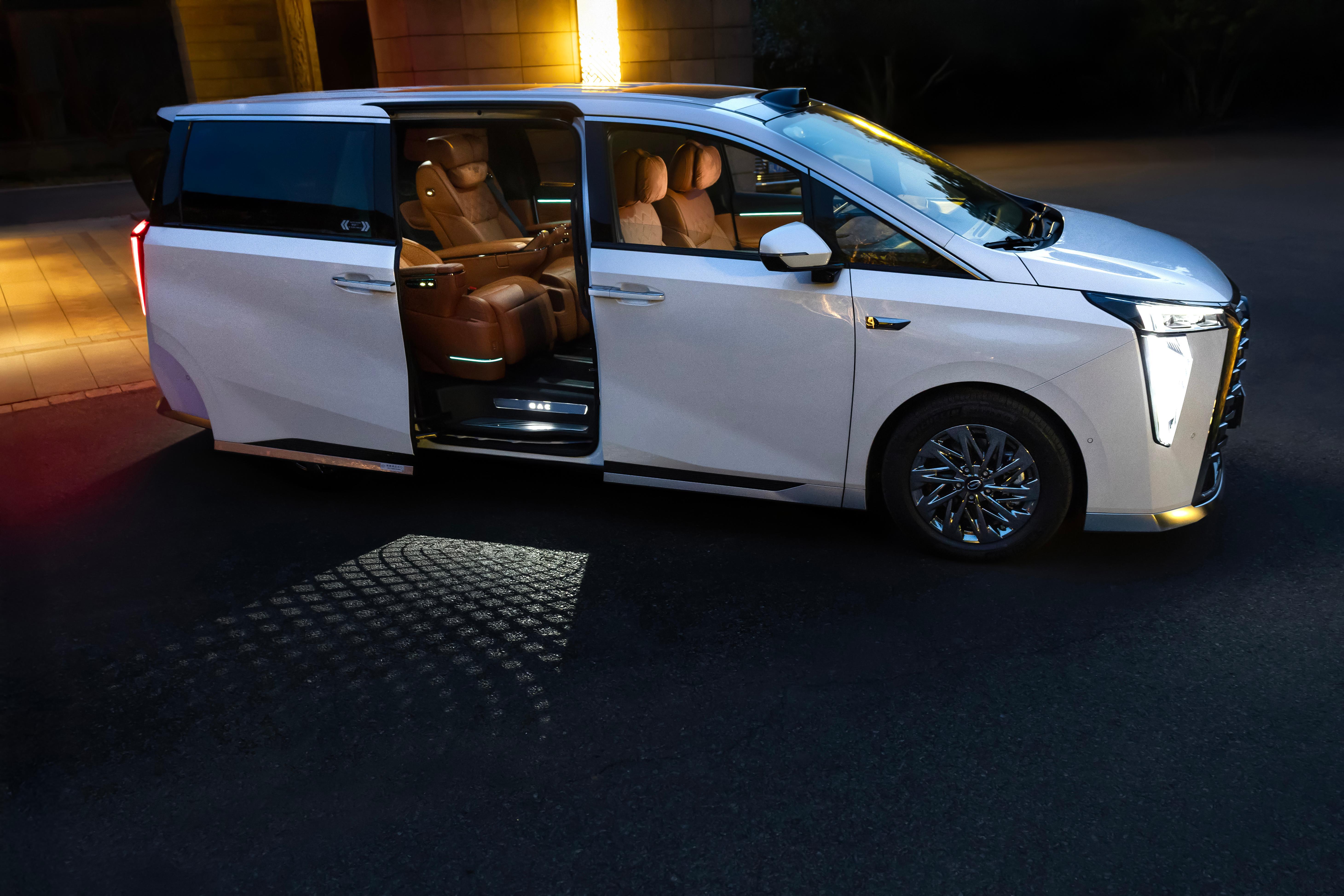 风云突变皇家马德里今晨外线爆发，德国杯版图或变，底气十足，赛季目标并未改变(皇马对阵皇家马德里英文解说)